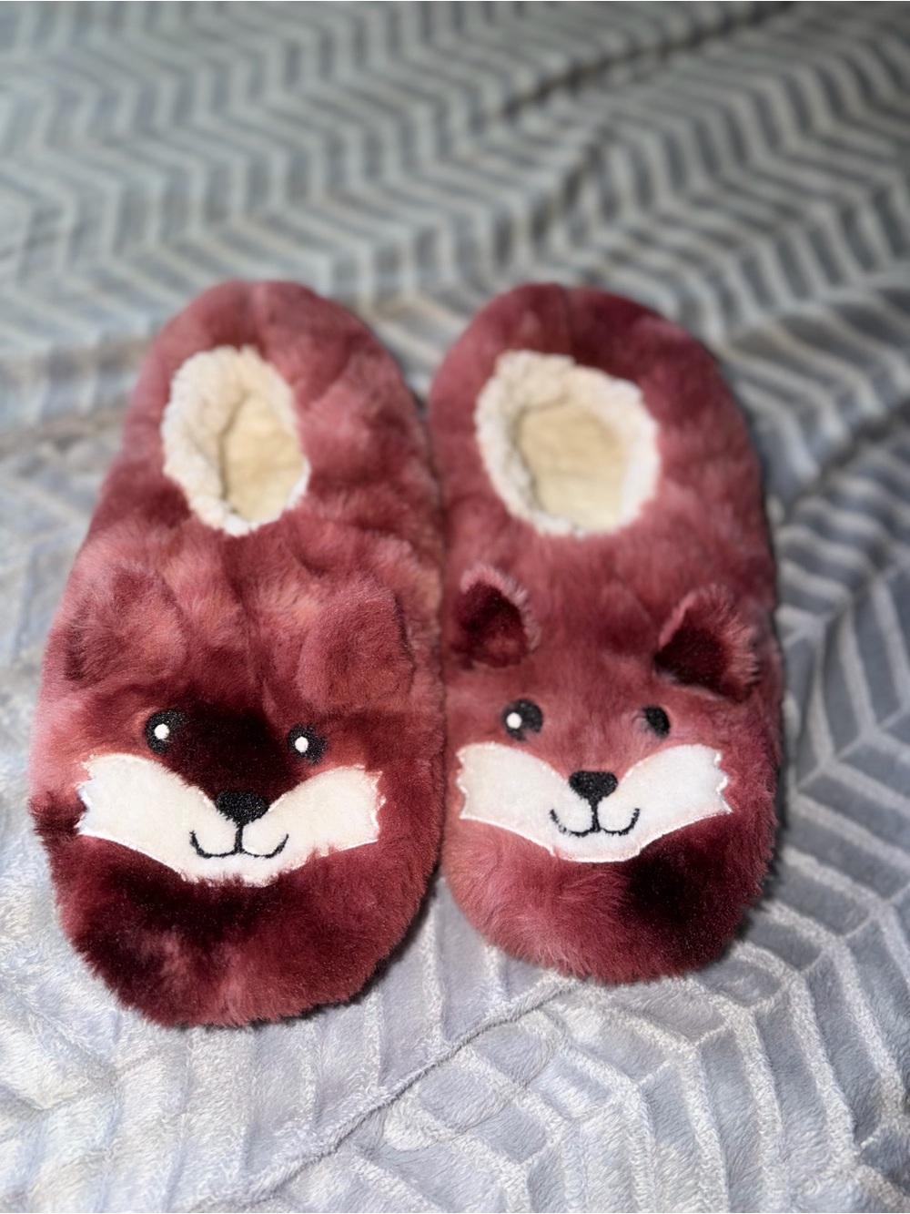 Children's Plush Fox Slippers in Burgundy - Slip-On Comfort
